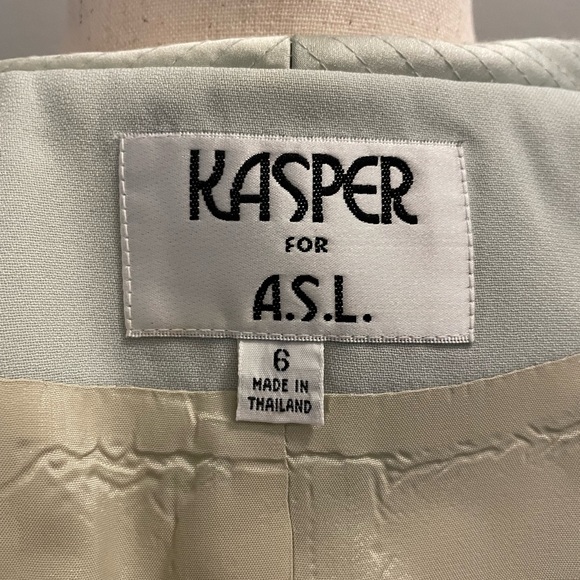 Two piece skirted summer Kasper Suit size 6. Mint green in color. - Picture 6 of 9